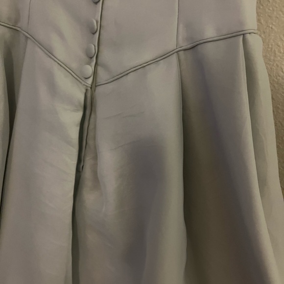 Beautiful green vintage gown. Buttons down back 😍 - Picture 7 of 10